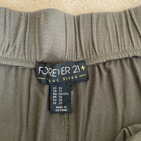 Forever 21 Plus Lightweight Comfort Jogger Pants - Size 2X - Picture 9 of 15